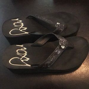 Roxy flip flops with heel